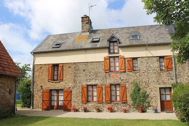 Gîte pour 12 personnes, avec jardin à Saint-Jean-de-Savigny