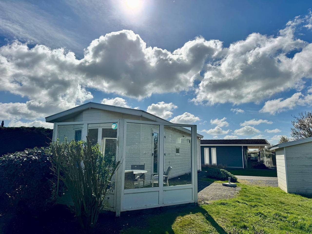 Chalet am Strandaufgang B028, 230 m zur Nordsee Garten, Terrasse und Klimaanlage in Zeeuwse Kust