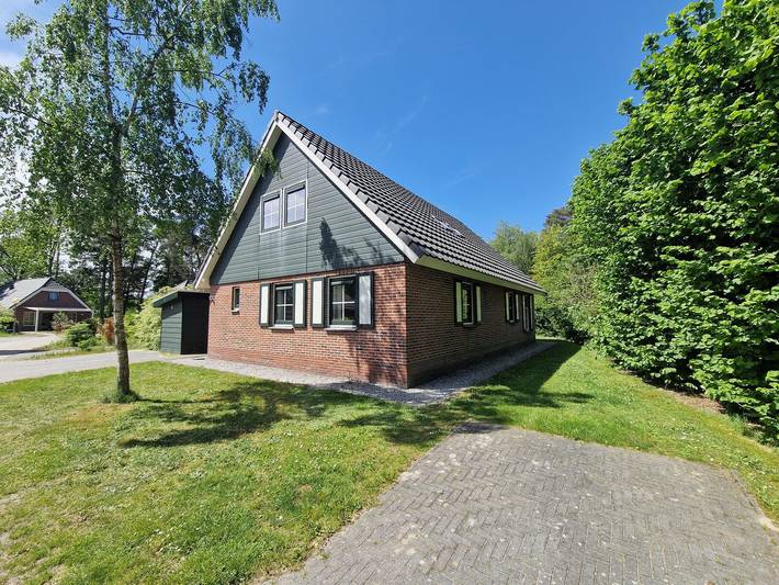 Vakantiehuis voor 12 personen, with Balkon/Terras and Terras as well as Tuin and Kinderzwembad in Drenthe