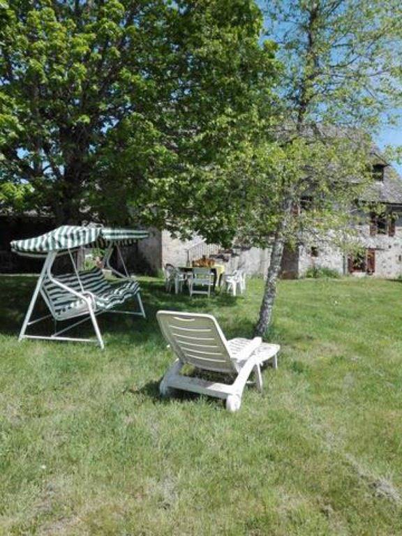 Grande maison de vacances, avec jardin, en pleine nature in Leucamp, Région d'Aurillac