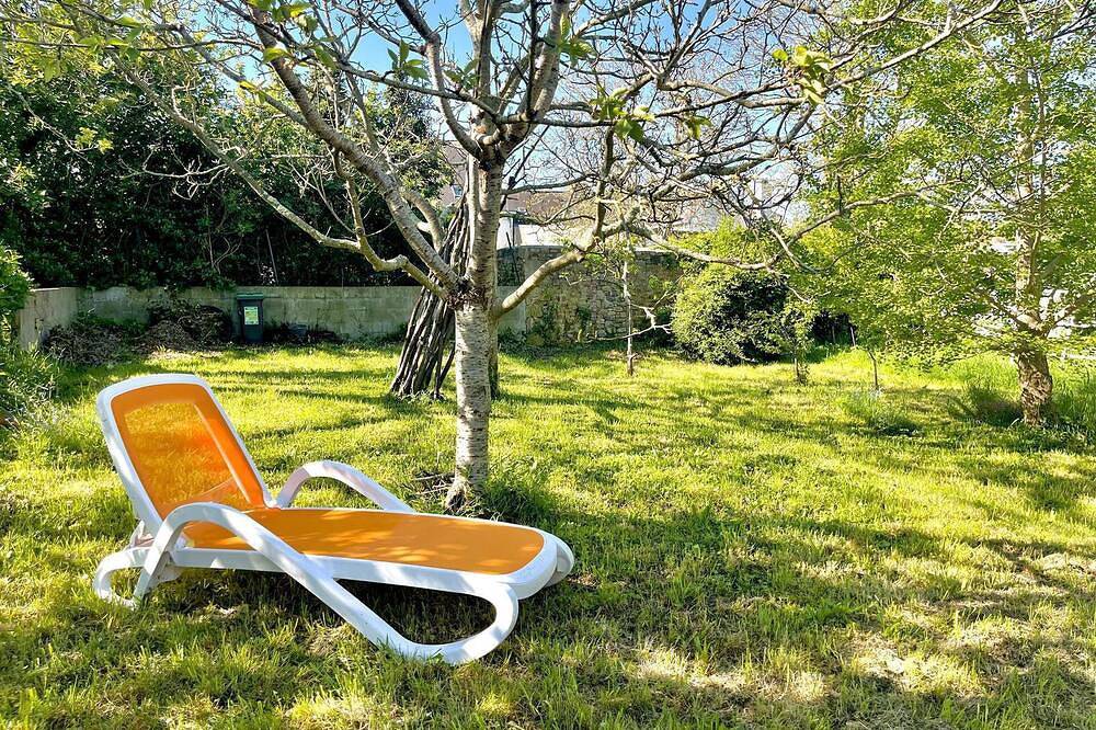 Atypical renovated T5 house for people with reduced mobility – Centre of Locmiquélic – in Locmiquélic, Côte des Mégalithes