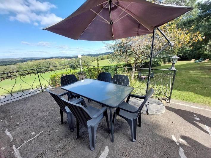 Location de vacances pour 6 personnes, avec vue ainsi que jardin et terrasse à Tamniès - 4