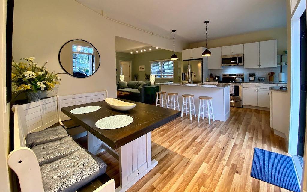 Ganze Wohnung, Recently Renovated 2 Bed 1 Bath (Dog Friendly) Apartment in the Broadway Neighborhood in Newport, Newport County