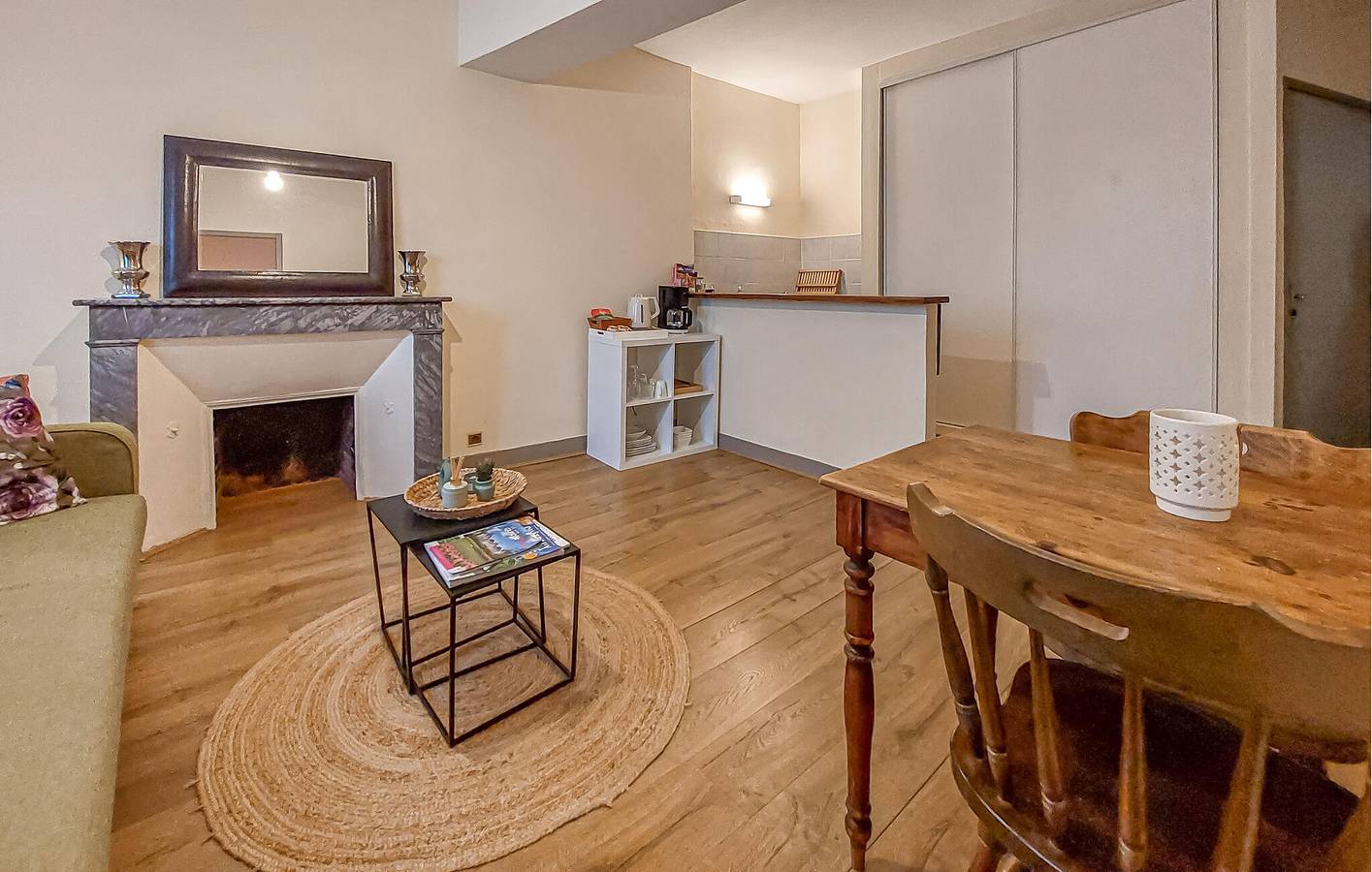 Geheel vakantieappartement, Charmant appartement op de bovenverdieping, vlak bij restaurants en de natuur in Blois, Blois en omgeving