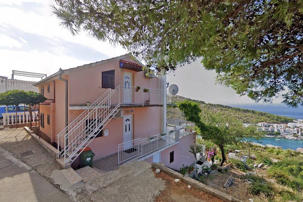 Ganze Wohnung, 1-Zimmer-Ferienwohnung mit Terrasse und Meerblick Bilo, Primosten -a in Primosten, Šibenik-Knin