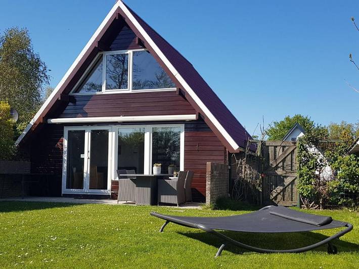 Ferienhaus für 4 Personen, mit Terrasse und Garten in Tuitjenhorn