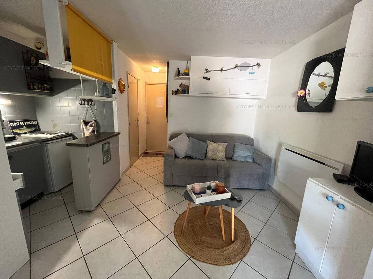 Appartement de vacances entier, Le "Tout à Pied" : Plage à 3 min, Terrasse & Parking Privé in Narbonne Plage, Narbonne
