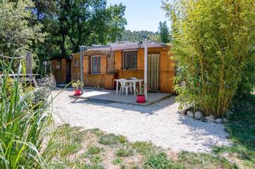 Chalet pour 2 personnes, avec jardin ainsi que piscine et vue dans le Gard