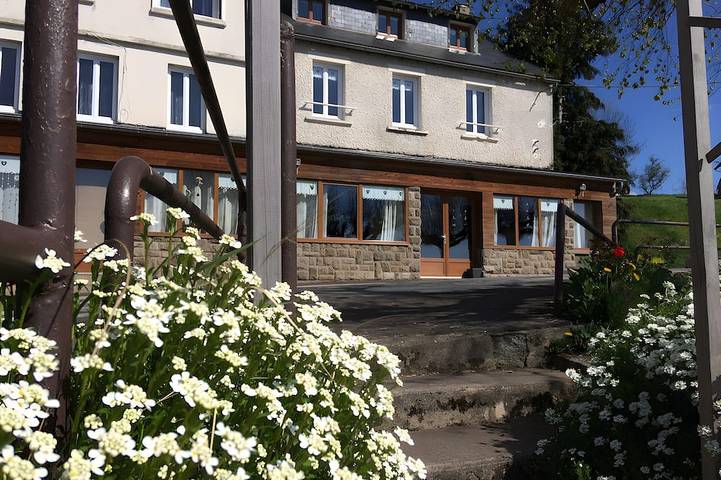 Gîte pour 15 personnes, avec Terrasse et Jardin