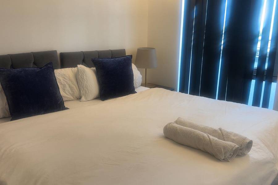 Ganze Ferienwohnung, Ferienwohnung für 4 Personen mit Balkon in Barking und Dagenham, London