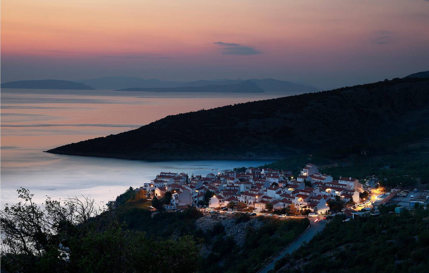 Ganze Ferienwohnung, Gemütlich, 2 km zum Strand: Modernes Apartment mit Terrasse und Annehmlichkeiten in Jablanac, Naturpark Velebit