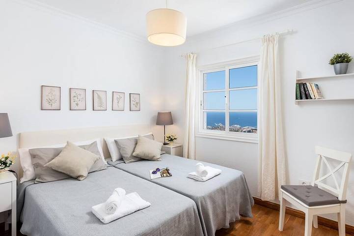 Villa für 6 Personen, mit Garten und Whirlpool sowie Pool und Terrasse in Adeje - 2