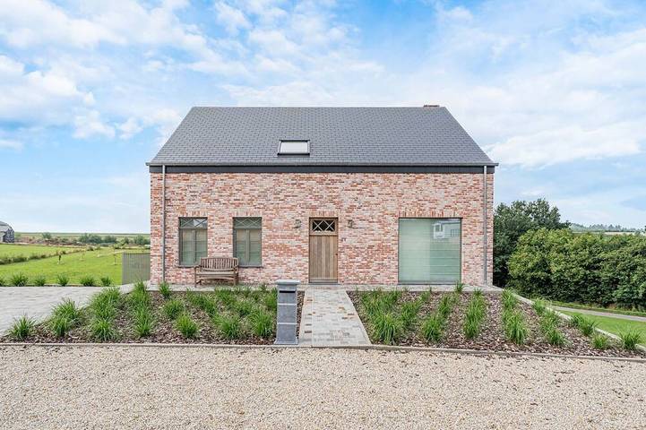 Location de vacances pour 8 personnes, avec jardin et balcon dans Oizy