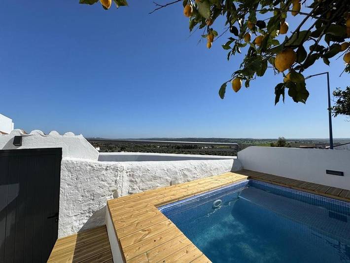 Casa de férias para 6 pessoas, com terraço e vista e ainda piscina em Alvito