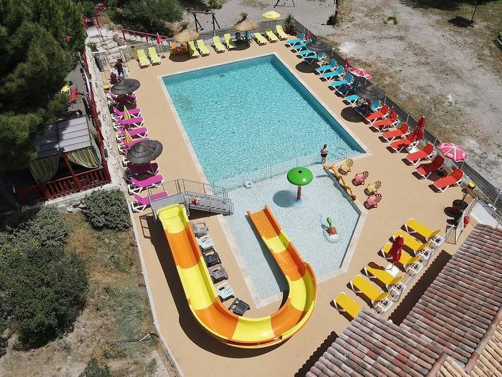 Camping pour 4 personnes, avec Terrasse
