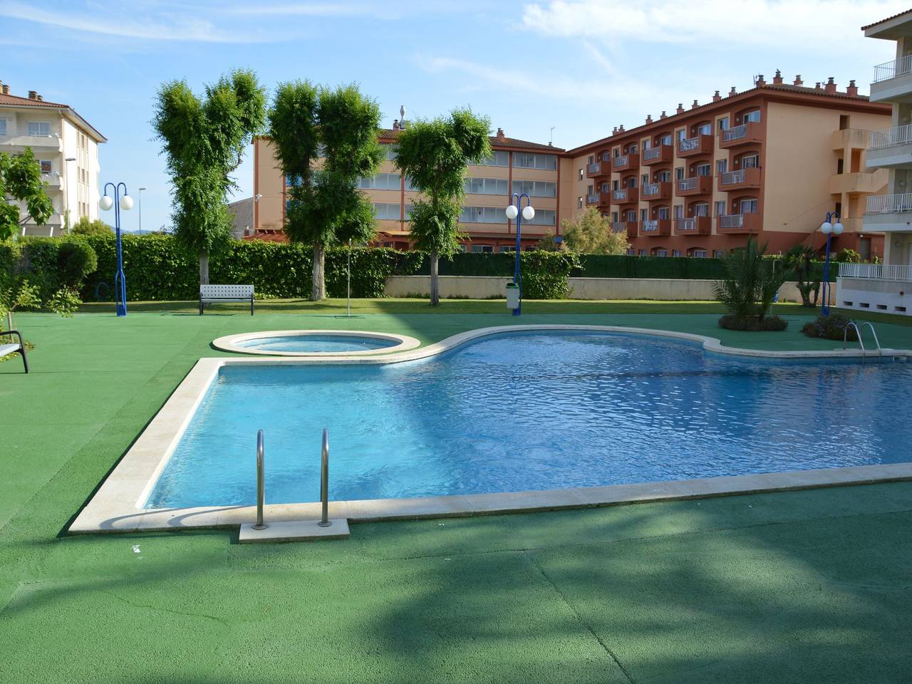 Apartamento entero, Apartamento 'Blaumar B310' con piscina compartida, terraza privada y Wi-Fi in L' Estartit, Estartit