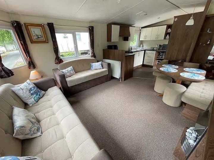Cabin Sleeps 6 with Garden and Pets Welcome in Calbourne, Isle of Wight