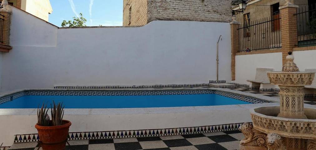 Gîte pour 10 personnes, avec Balcon et Terrasse ainsi que Jardin et Piscine à La Zubia - 2