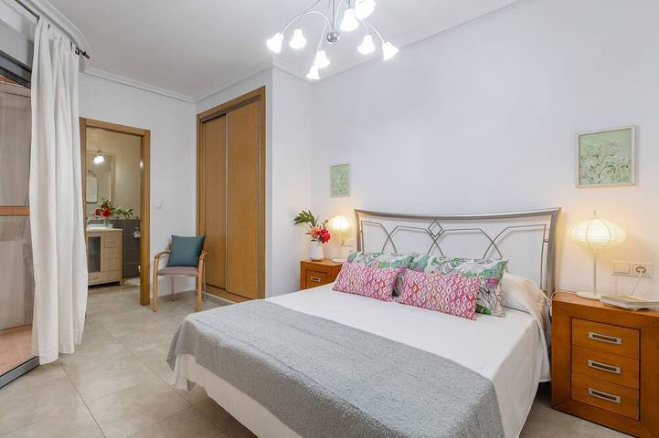 Appartement entier, Enjoy life in our apartment. Wifi & Parking in Portico Mediterraneo, Guardamar del Segura