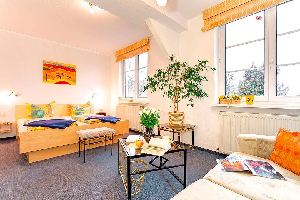 Entire holiday apartment, Holiday apartment for 2 people with garden in Ostseebad Nienhagen, Nienhagen