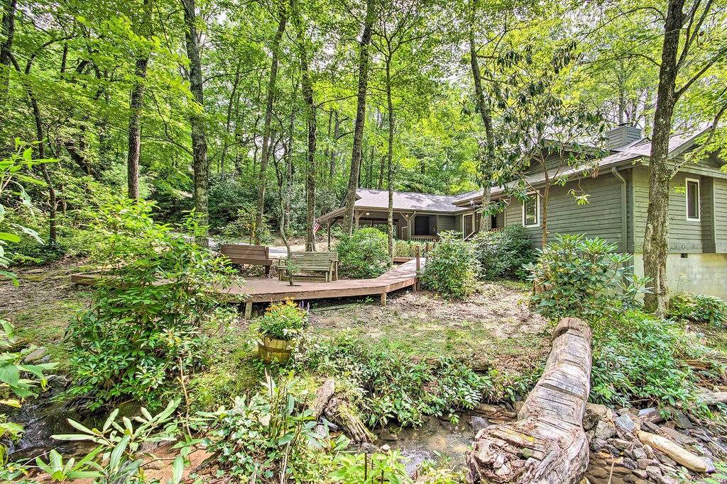 Neu! Lake Toxaway Cabin mit Feuerstelle - 1Mi zum Jachthafen in Lake Toxaway