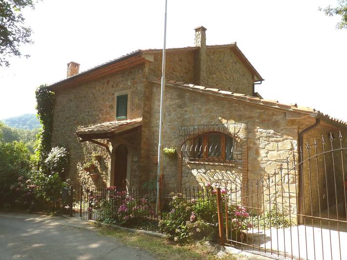 Agriturismo per 6 persone, con Terrazza e Giardino nonché Piscina a Santa Fiora