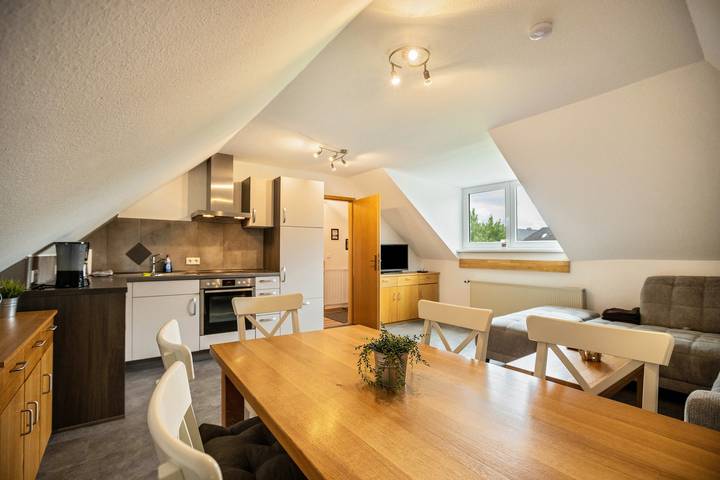 Apartamento inteiro, Apartamento 'Nordsee Ferienwohnung Möwe' com jardim e Wi-Fi in Thunum, Stedesdorf