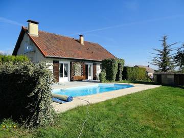 Chambre d’hôte pour 3 personnes, avec jardin et piscine dans Marne