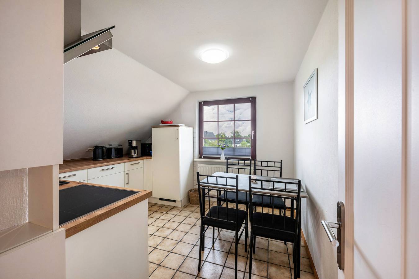 Ganze Wohnung, Ferienwohnung Im Obergeschoss" mit Gemeinschaftsterrasse, Gemeinschaftsgarten und Wi-Fi in Immenstedt, Grünes Binnenland