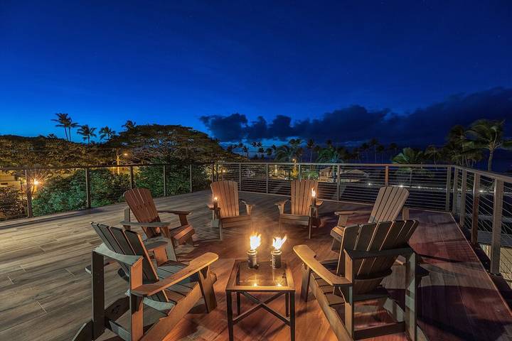 Vacation home for 28 people, with yard and balcony on Maui