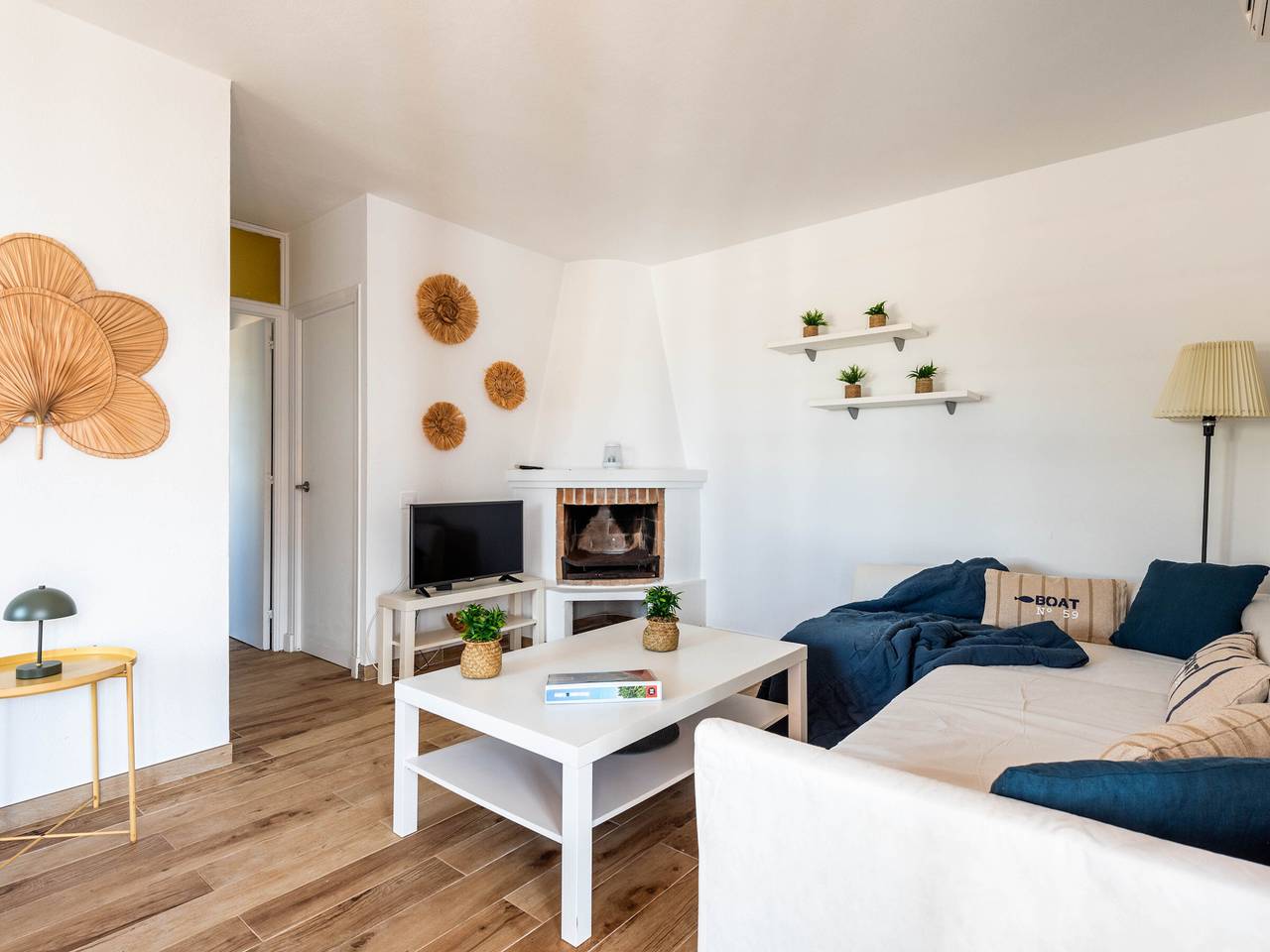 Entire apartment, Spacious 3-bedroom apartment in Torre Solí Nou - Ac & Pool in Sant Jaume, Alaior Municipality