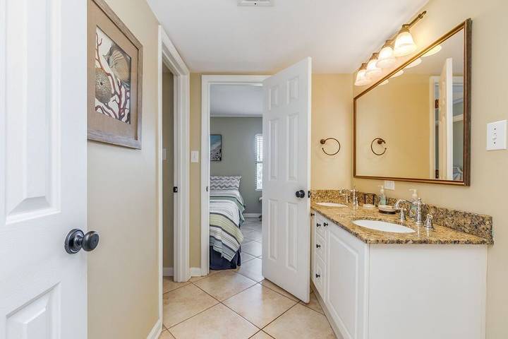 Vacation rental for 8 people, with pool in Folly Beach