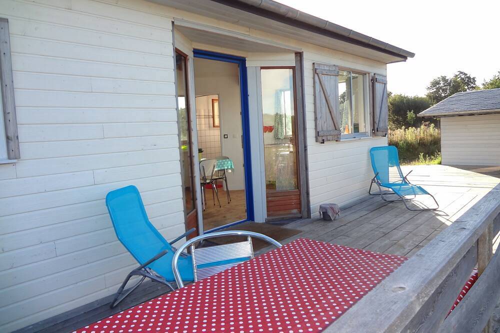 Petite Maison Bois , au Calme , a la Campagne Proche de la mer et des Commerces in Pont-l'Abbé, Côte de Cornouaille
