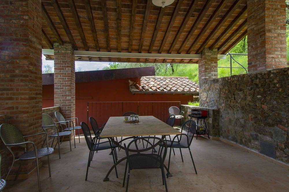 Alleinstehendes Ferienhaus mit Whirlpool, Klimaanlage, internet, privatem Pool, Tv, Innenhof in Montecatini-Terme, Pistoia Provinz