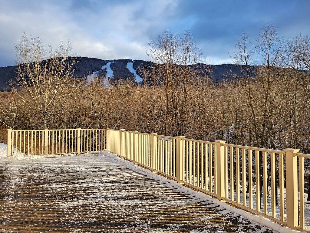 Ganze Wohnung, Studio, kitchen, Ac, deck, river & mountain views - La202 By Loon Res in Lincoln (NH), Franconia Notch