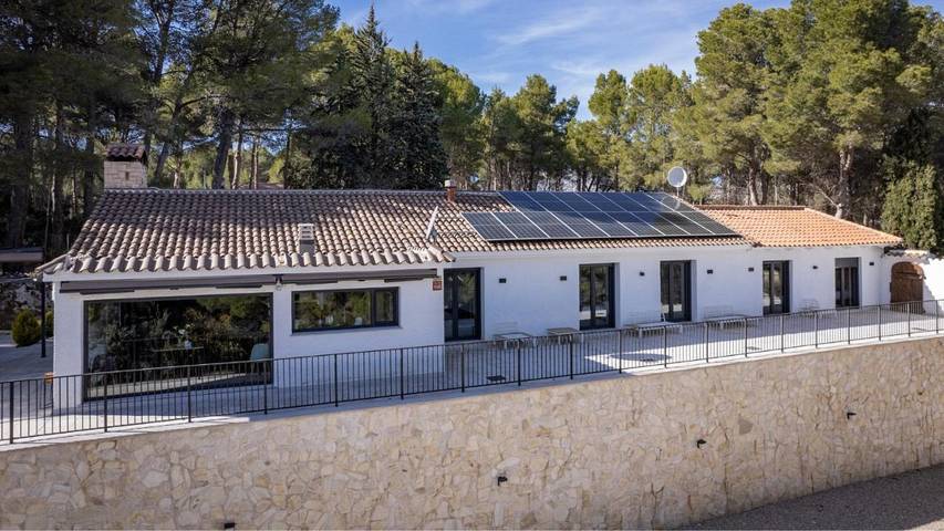 Casa rural para 15 personas, con Balcón y Terraza además de Jardín y Piscina en Castell de Castells