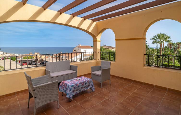 Apartamento con vistas al mar, piscina y cocina, a 700 m de la playa in La Cala del Moral, Rincón de la Victoria