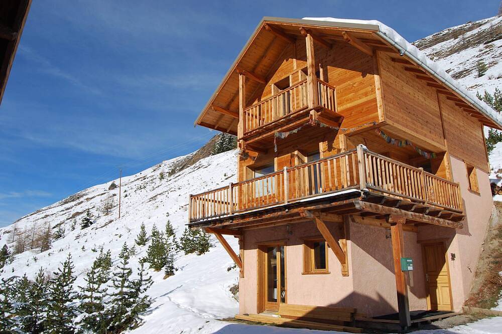 Chalet récent, Aménagement Très Soigné, Exposition Sud, Vue. in Molines-en-Queyras, Queyras