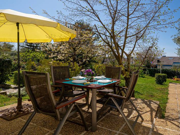 Ferienwohnung für 4 Personen, mit Terrasse und Garten in Njivice - 2