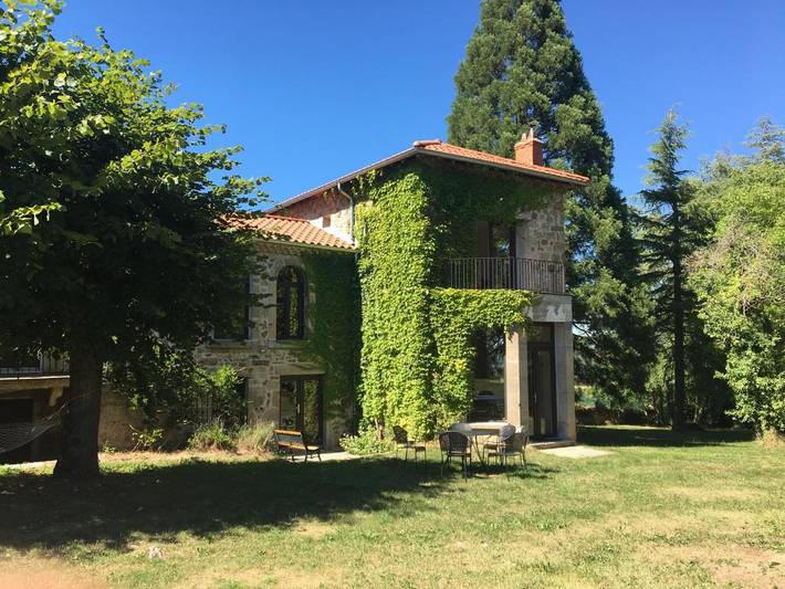 Location de vacances pour 7 personnes, avec jardin à Saint-Maurice-de-Lignon