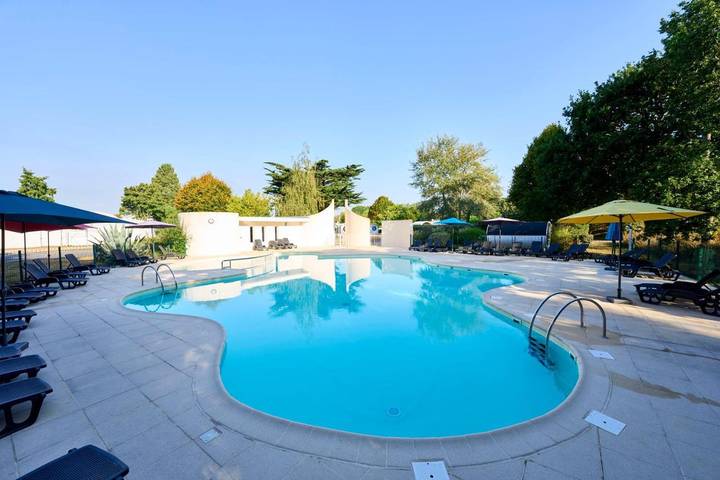 Hôtel pour 2 personnes, avec terrasse et sauna ainsi que jardin et piscine, adapté aux familles