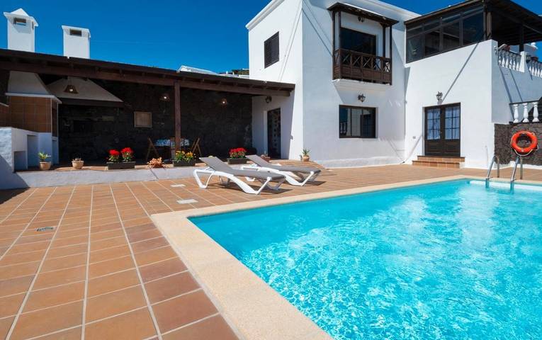 Ferienhaus für 4 Personen, mit Terrasse und Garten sowie Pool und Ausblick in Conil (Lanzarote)