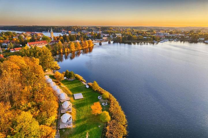 Camping für 2 Personen, mit Terrasse und Whirlpool sowie Garten und Seeblick in den Masuren