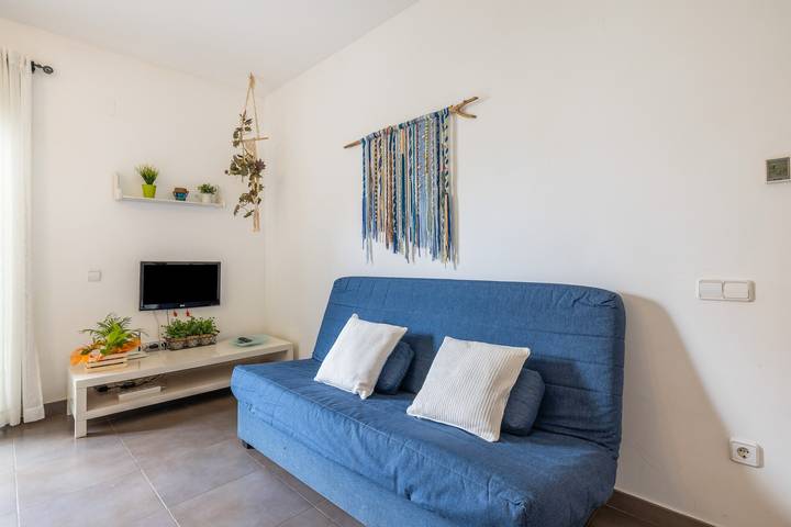 Apartamento entero, Apartamento 'Gran Terraza Marita' con piscina comunitaria, Wi-Fi y aire acondicionado in San Jaime de Enveija, Delta del Ebro