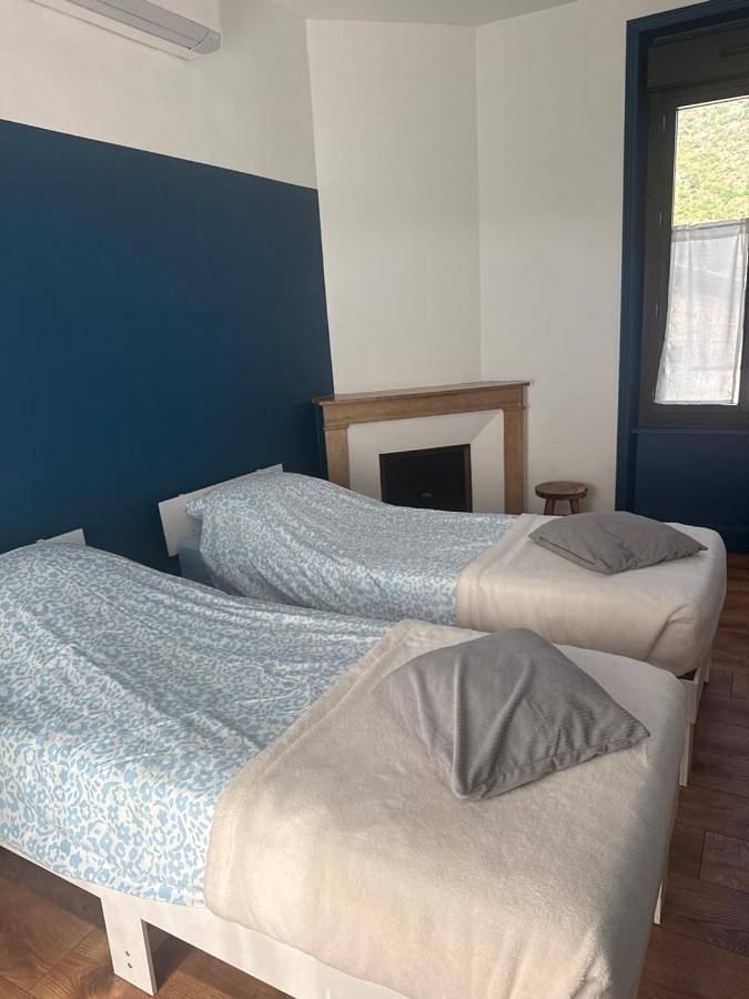 Gîte entier ou chambres dans parc clos avec piscine in Andancette, Région de Valence