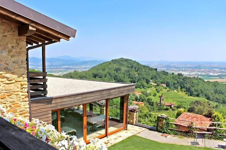 Appartamento per 4 persone, con Balcone e Terrazza nonché Giardino e Panorama a Villa d'Adda