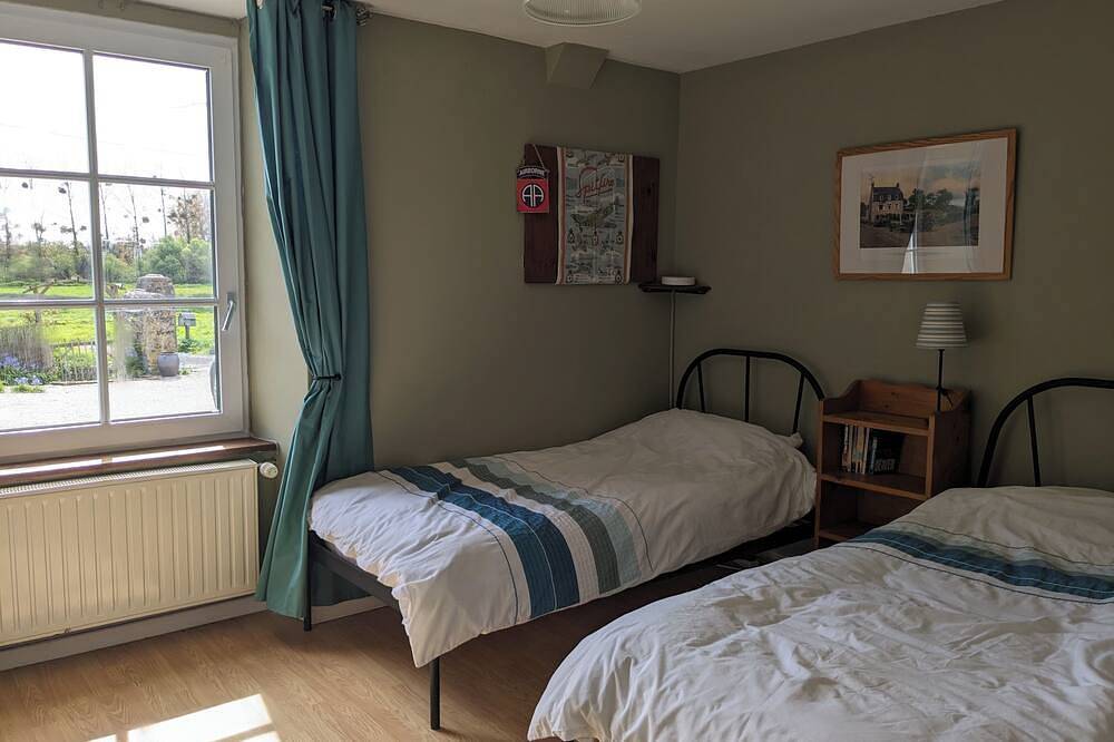 Historic Farmhouse set in a private & quiet rural setting, pet friendly. in Amfreville (Normandie), Côte de la Déroute