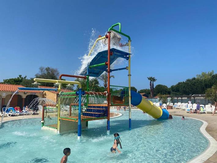 Camping pour 6 personnes, avec bassin pour enfant ainsi que jardin et piscine dans Saint-Cyprien-Plage - 4