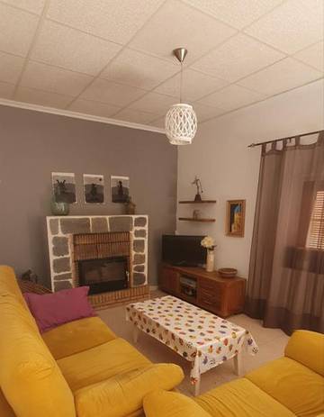 Gîte pour 6 personnes, avec terrasse à Liétor