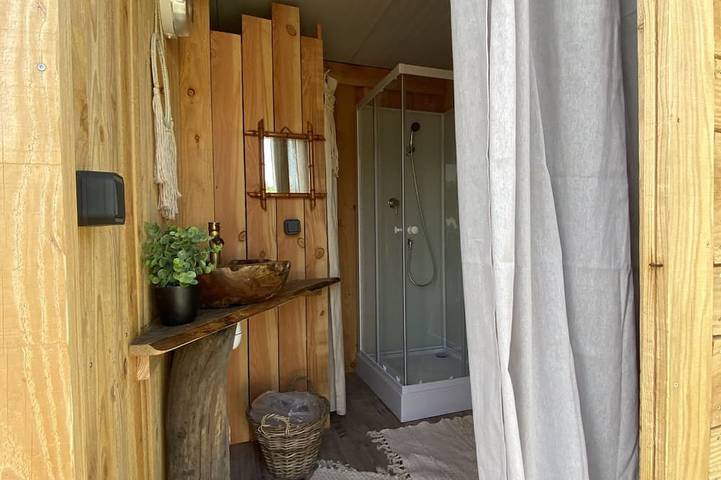 Location de vacances pour 4 personnes, avec terrasse et piscine ainsi que jacuzzi et jardin dans Thiel-sur-Acolin - 3